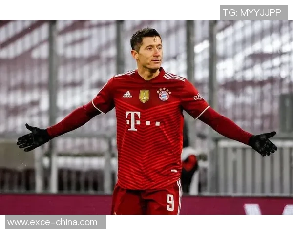 C罗与莱万多夫斯基谁是当今足坛最佳前锋的终极对决